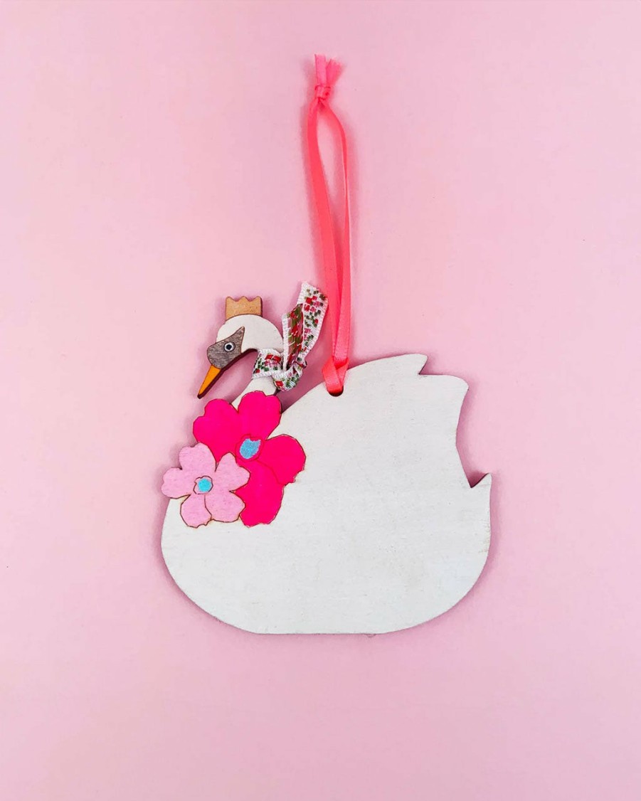 Living Eleanor Moss Studio | Swan With Ascot Ornament