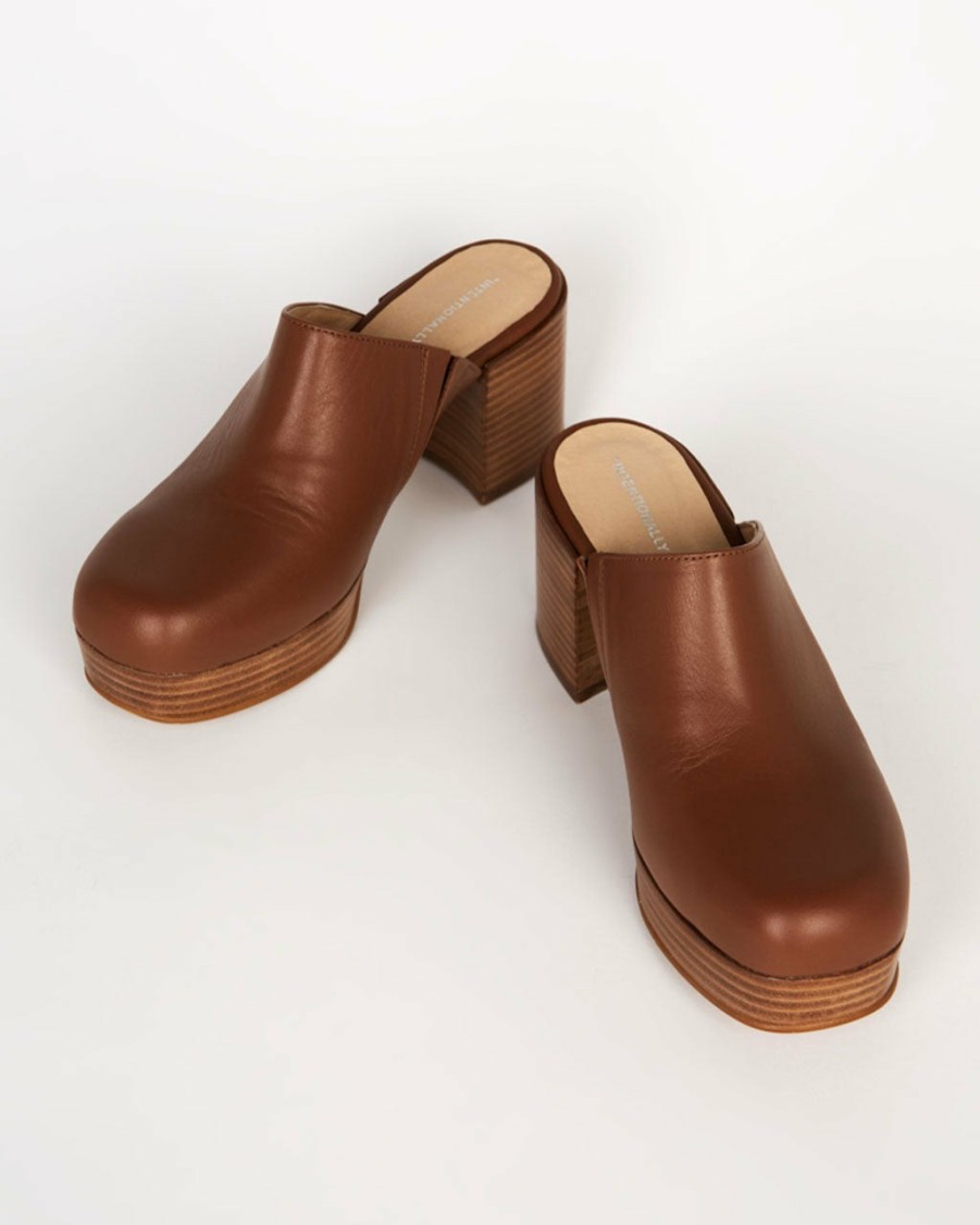 Accessories Intentionally Blank | Facts Platform Clog - Tan